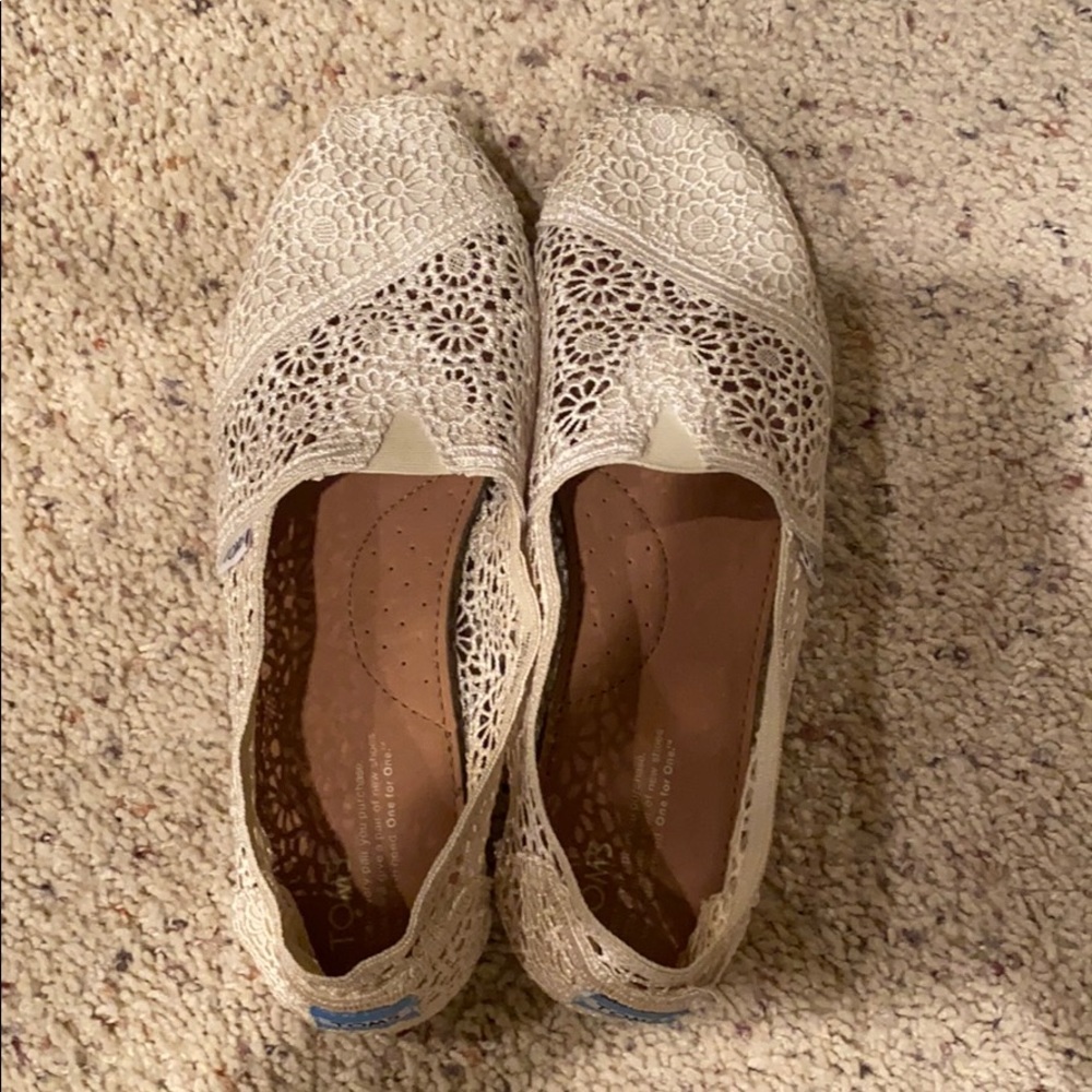 TOMS - Picture 2 of 3
